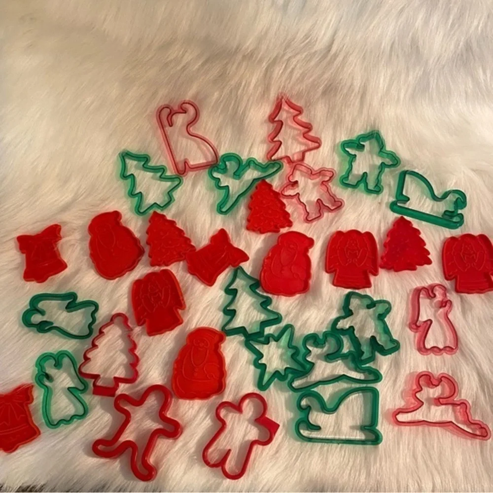 Christmas Cutters Assorted Total Of‎ 31